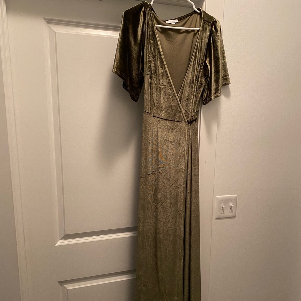 NWOT Baltic Born Meghan Velvet Wrap Dress in olive green size M